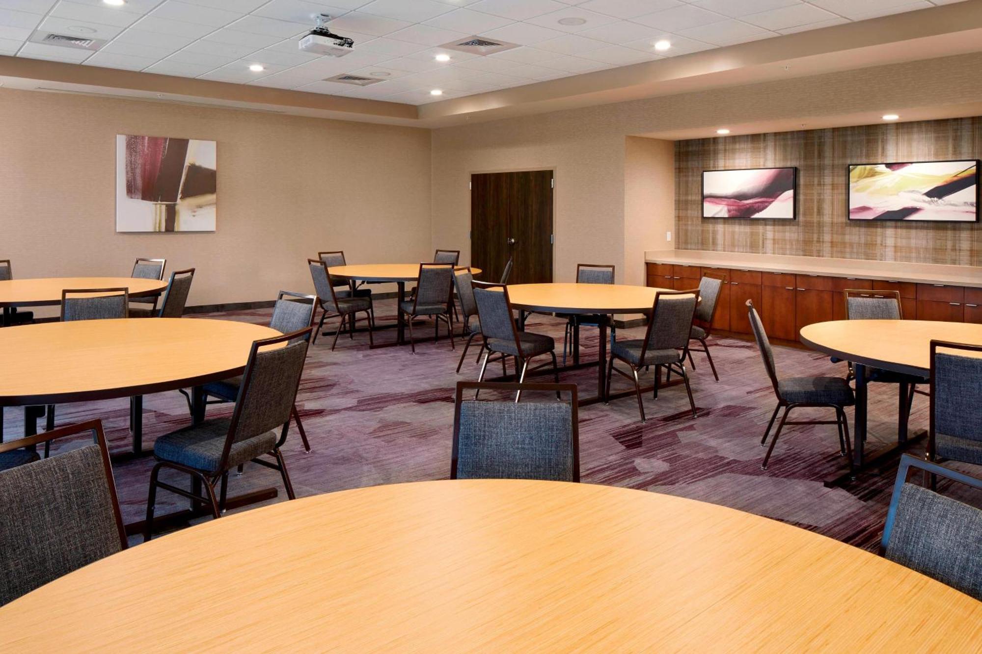 Courtyard By Marriott Intercontinental Airport 3*