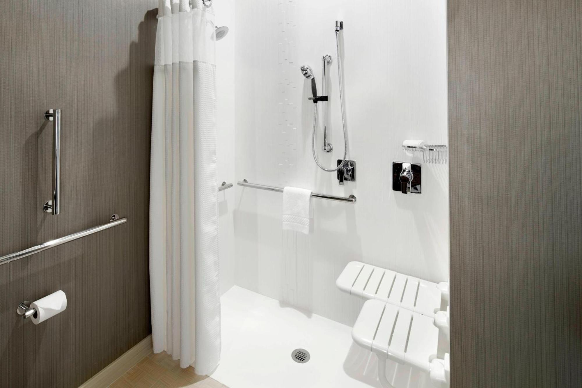 Courtyard By Marriott Intercontinental Airport 3*