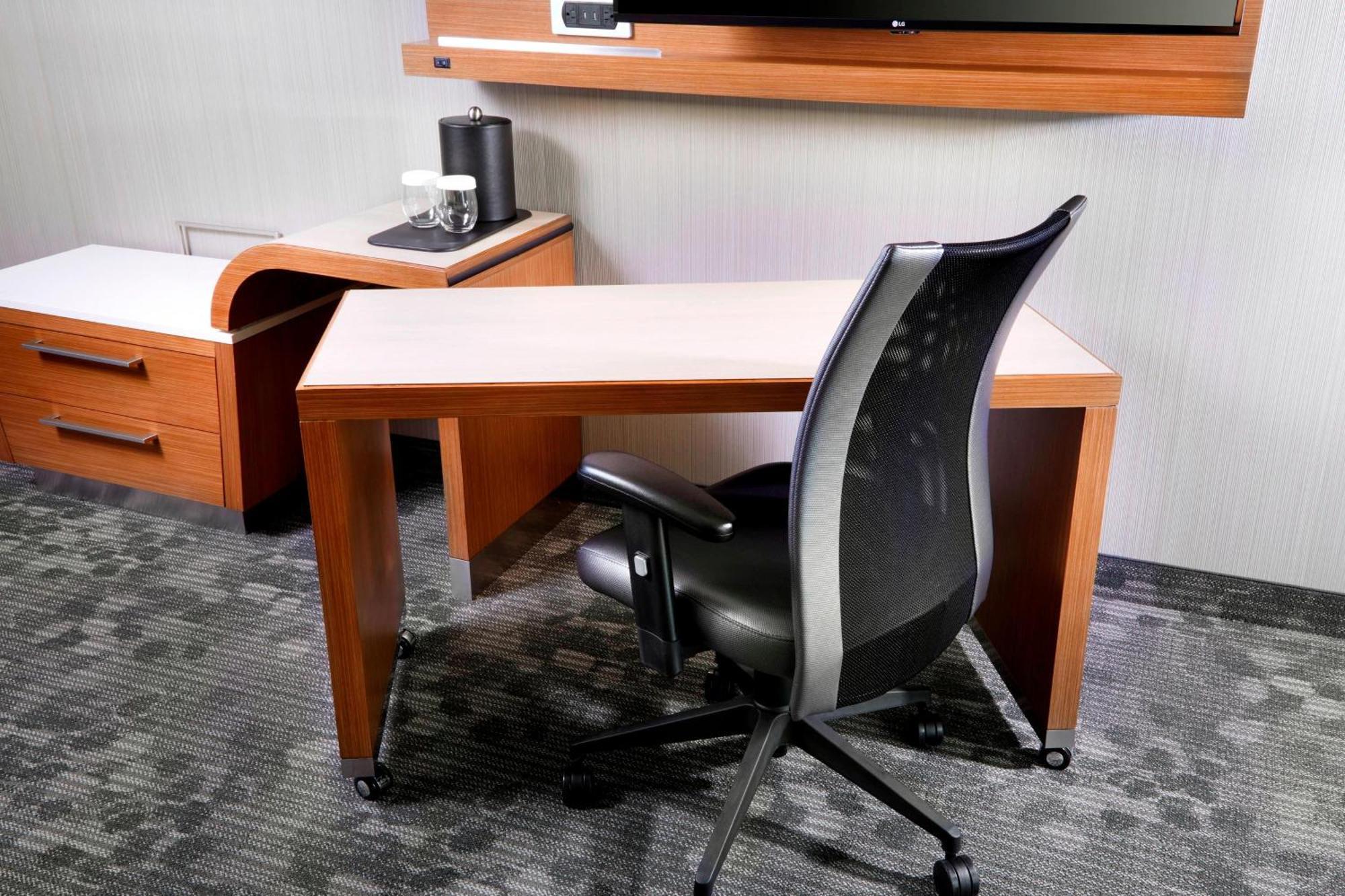 Courtyard By Marriott Intercontinental Airport