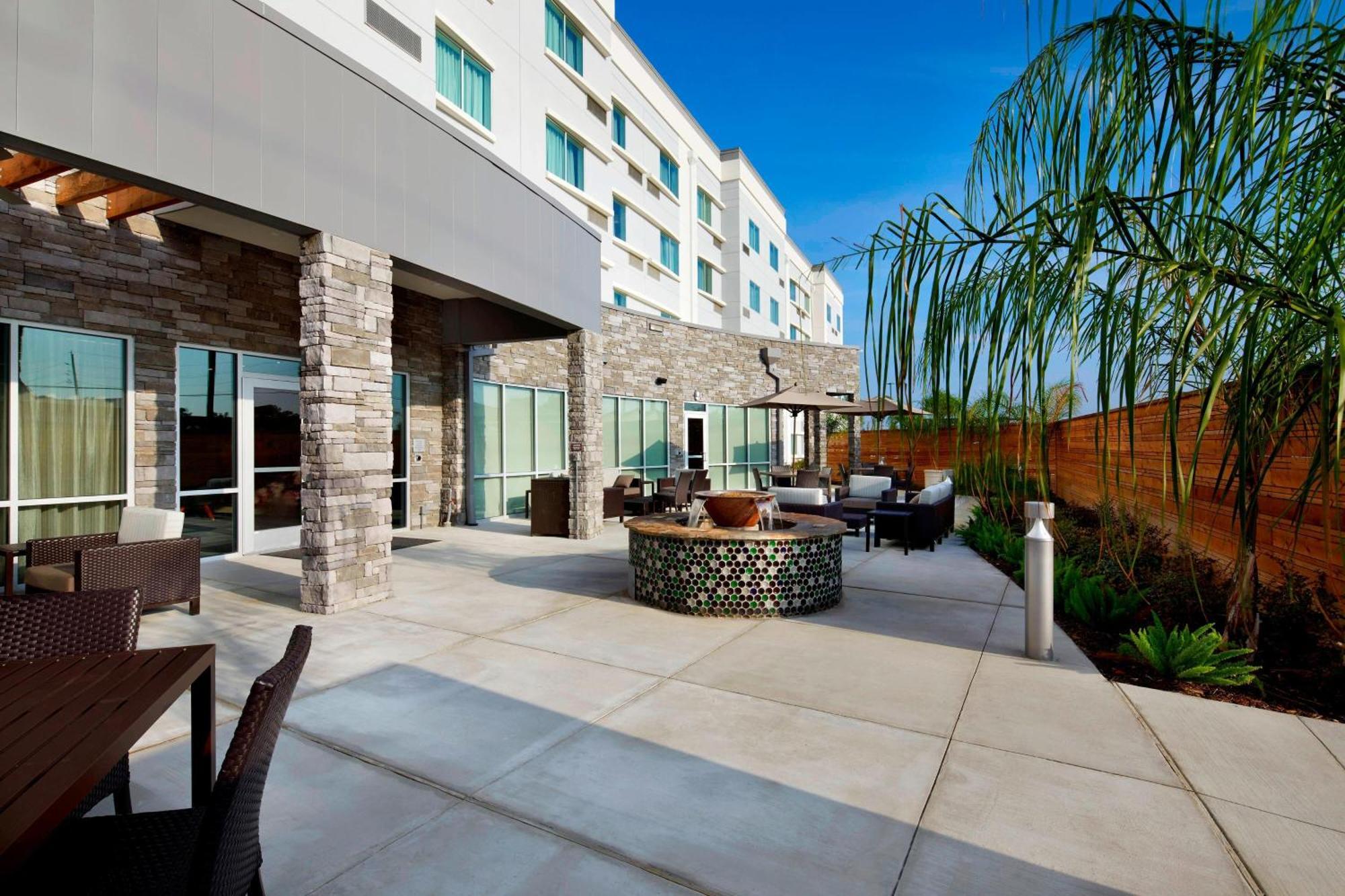 Hotel Courtyard By Marriott Intercontinental Airport 3*