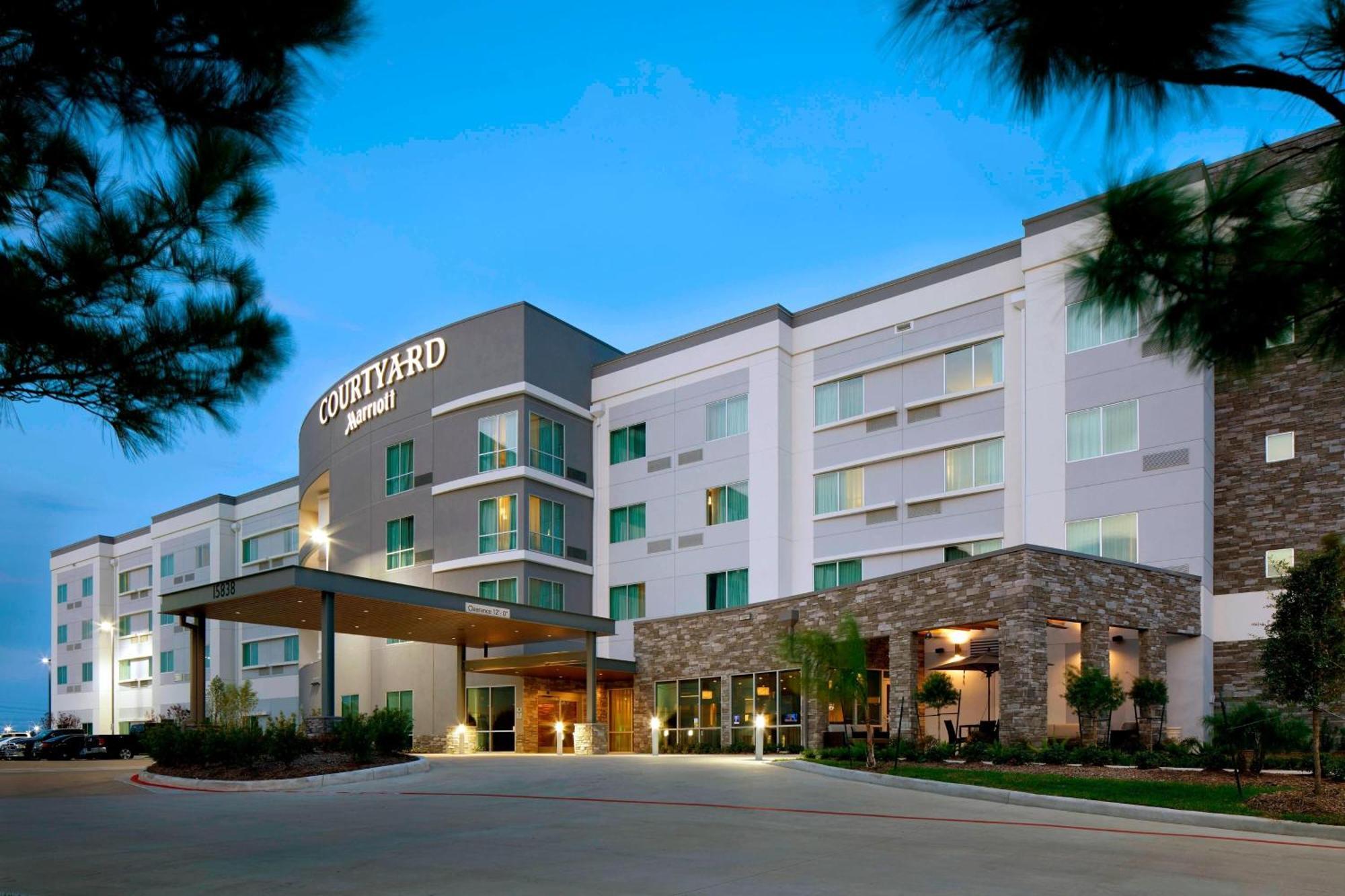 Courtyard By Marriott Intercontinental Airport 3*