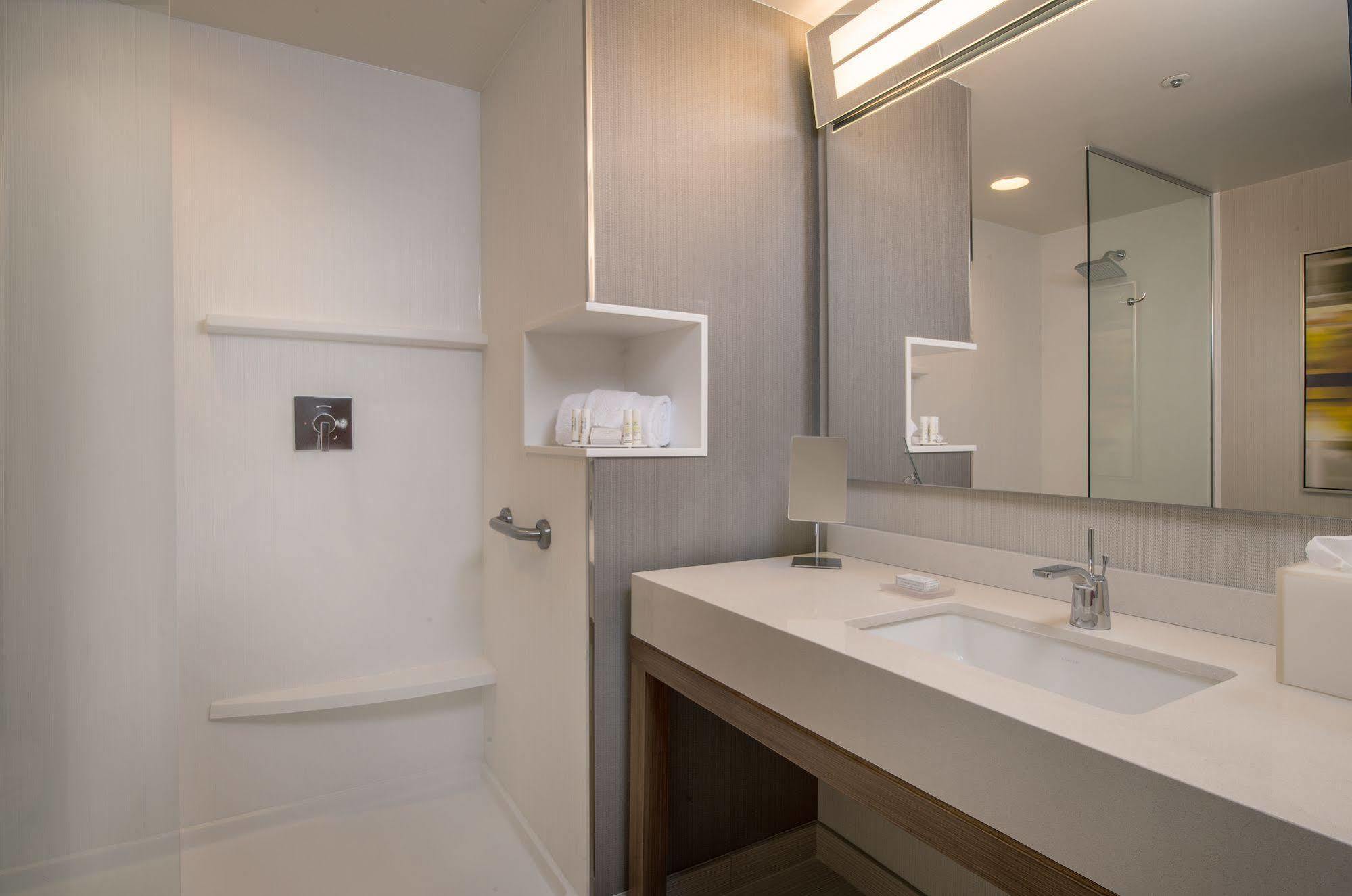 Courtyard By Marriott Intercontinental Airport 3*